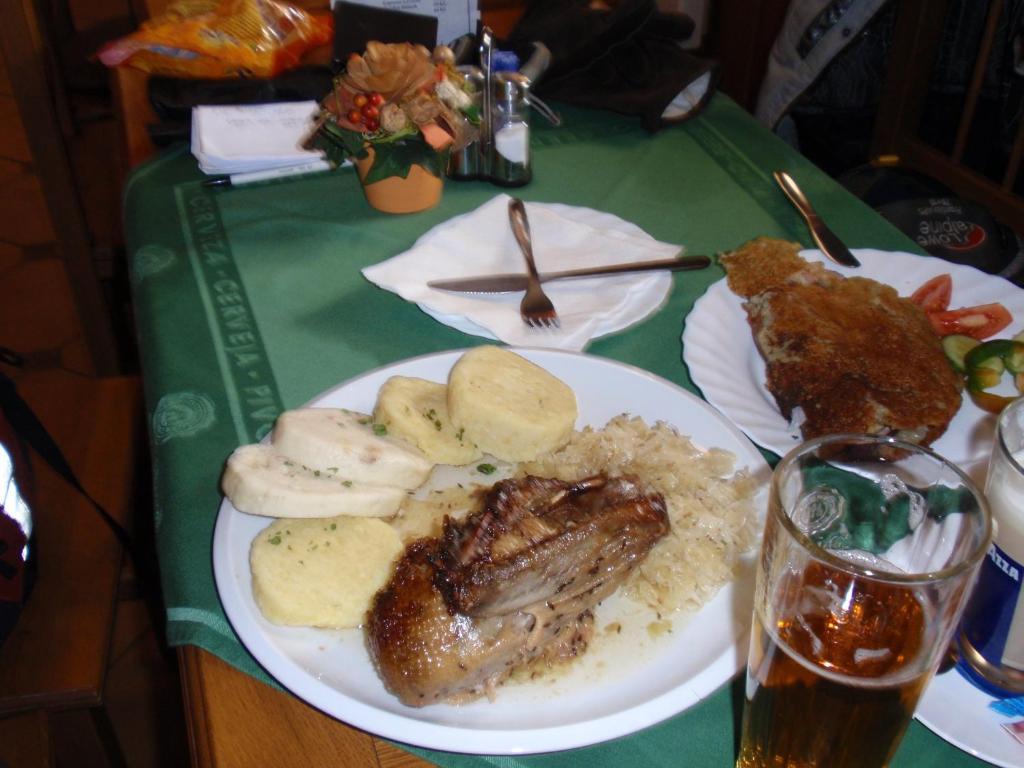 U Kralovny Dagmar Hotel Karlstejn Bagian luar foto