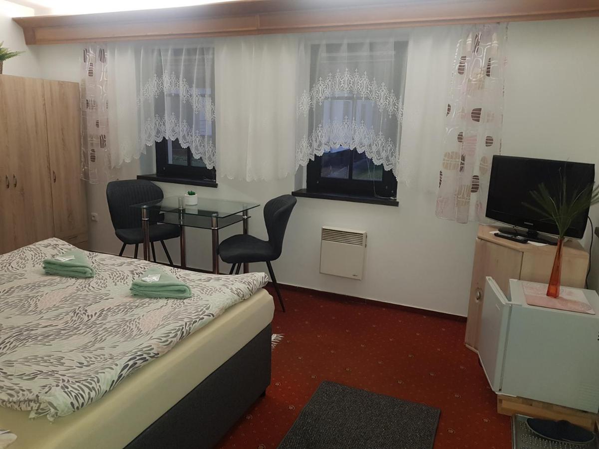 U Kralovny Dagmar Hotel Karlstejn Bagian luar foto