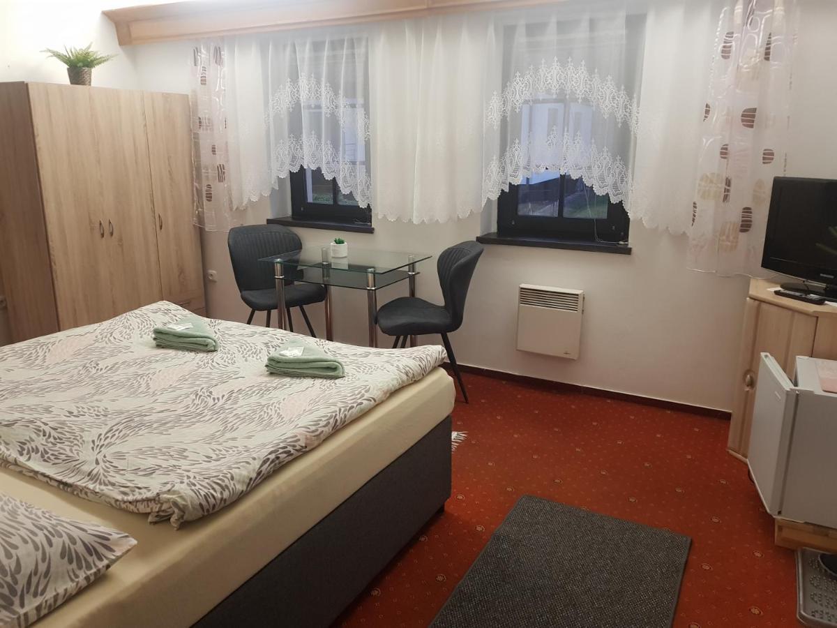 U Kralovny Dagmar Hotel Karlstejn Bagian luar foto